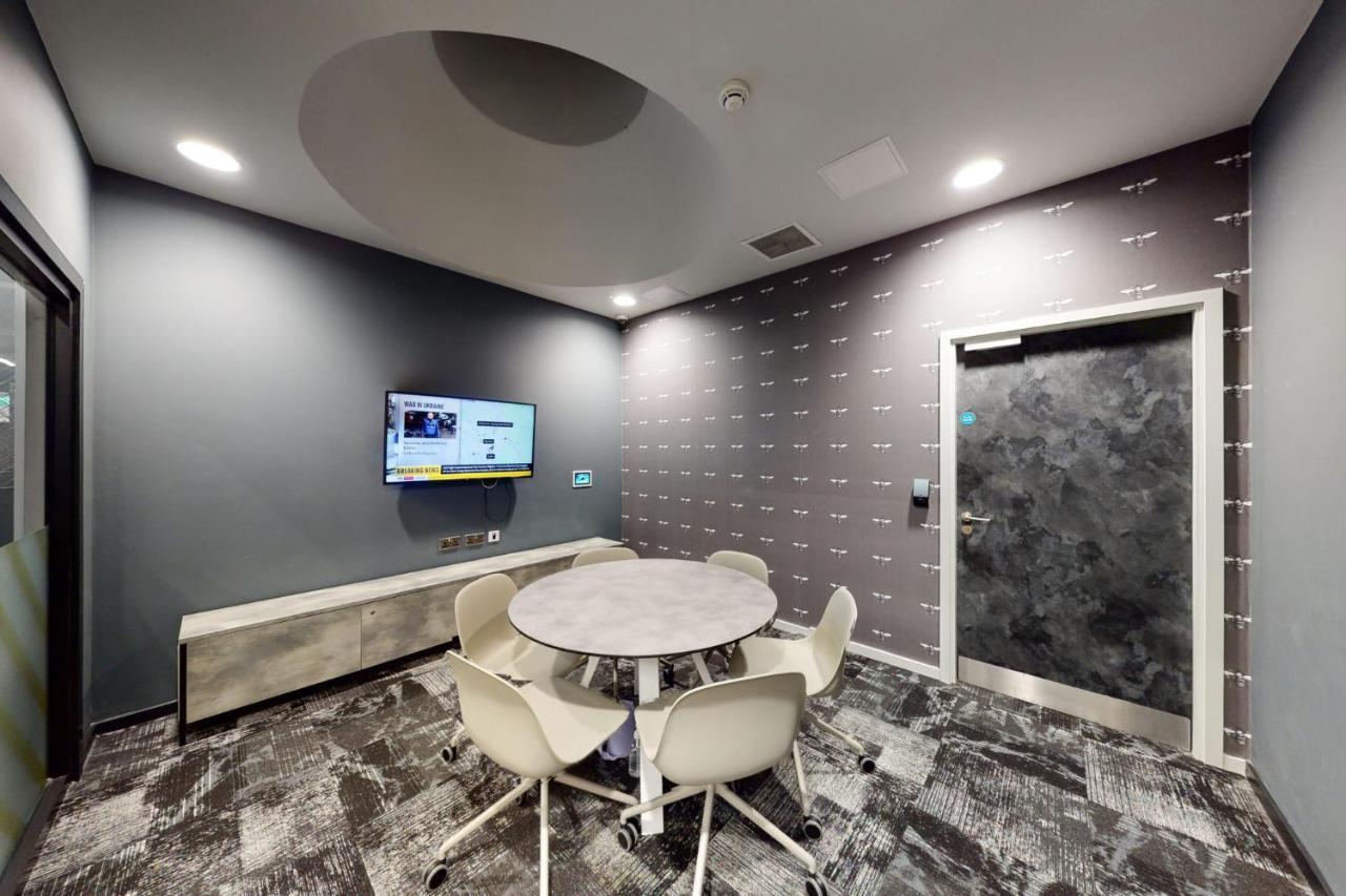Canvas Manchester Ngoại thất bức ảnh
